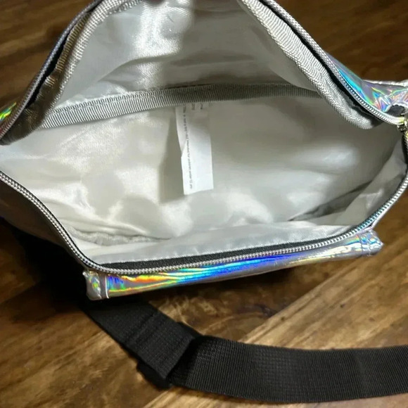 Raising Canes Metallic Fanny/Shoulder Pack Bag Zippered Pouch Adjustable Unisex - Picture 10 of 10